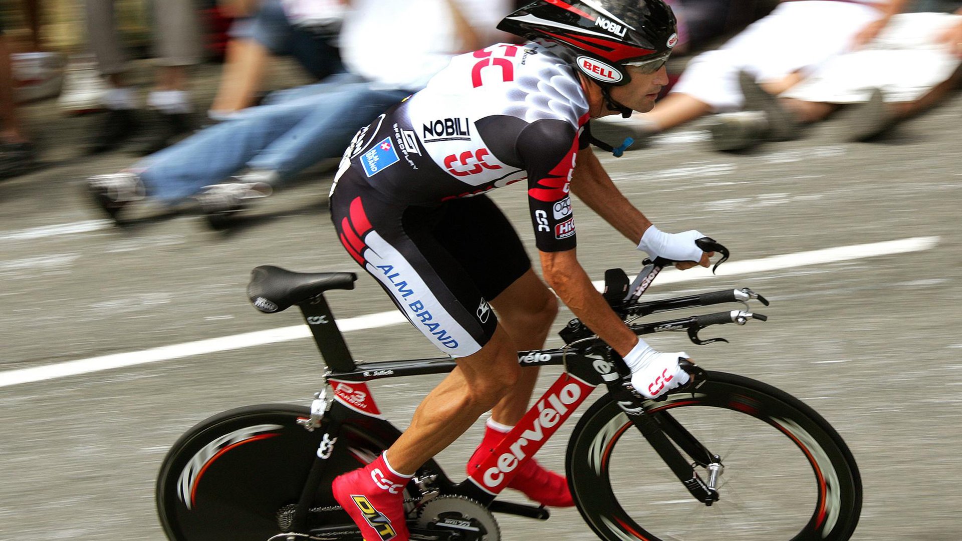 战术创新！球队应对激烈压力的秘密武器！，球队战术打法