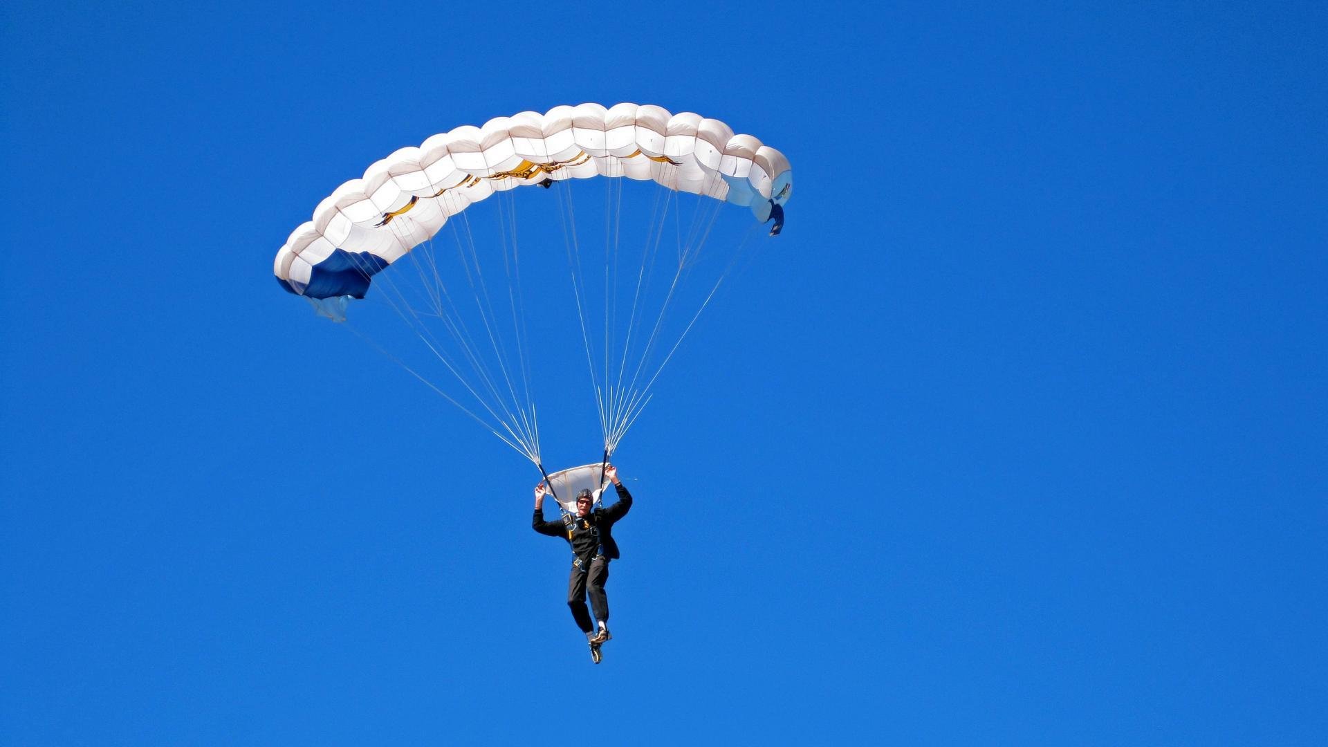 中国篮球推动校园联赛向职业联赛输送人才，中国职业篮球联赛是什么意思